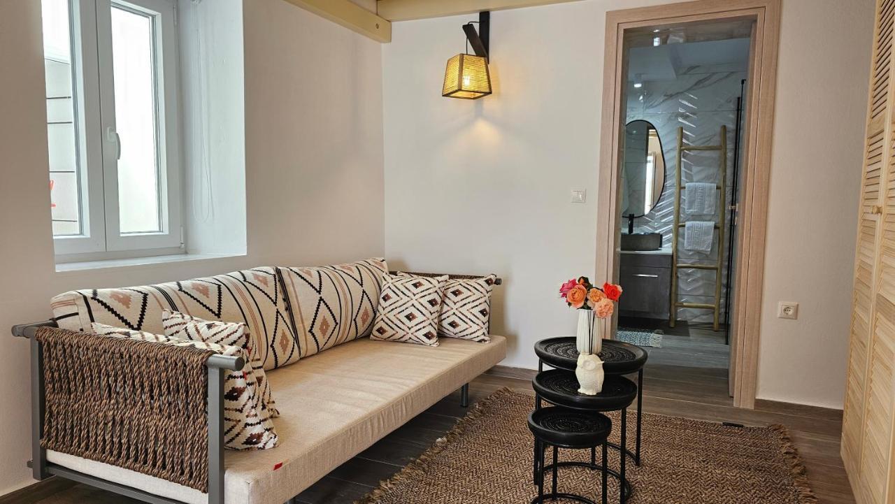 Plaka Philoxenia Apartments Dış mekan fotoğraf